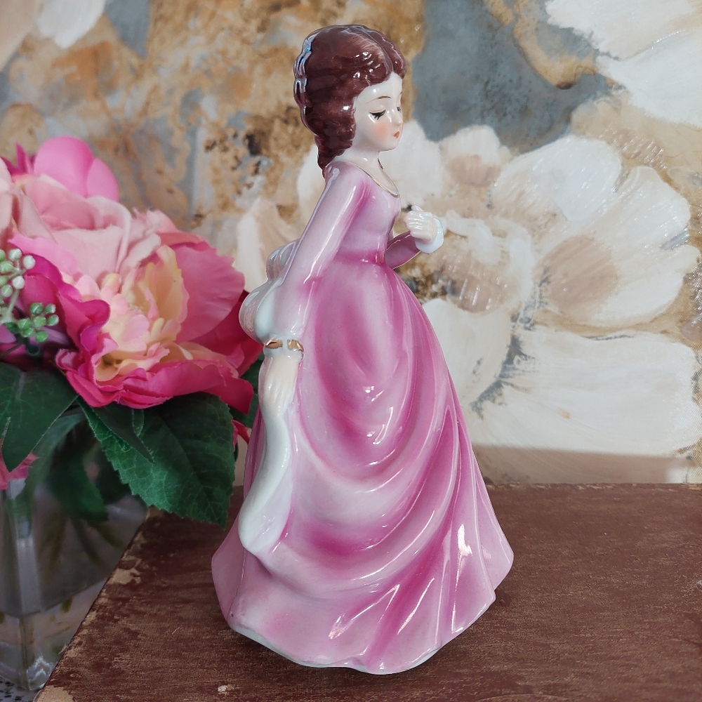 Royal Ascot Figurine Lady in Pink Dress - Vintage Collectible Shabby Chic Decor - Picture 5 of 8